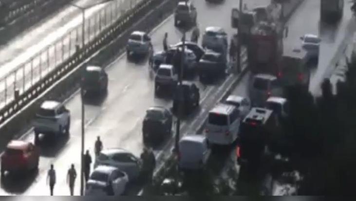 Son dakika: İstanbul’da 10 aracın karıştığı zincirleme kaza! Çok sayıda yaralı var